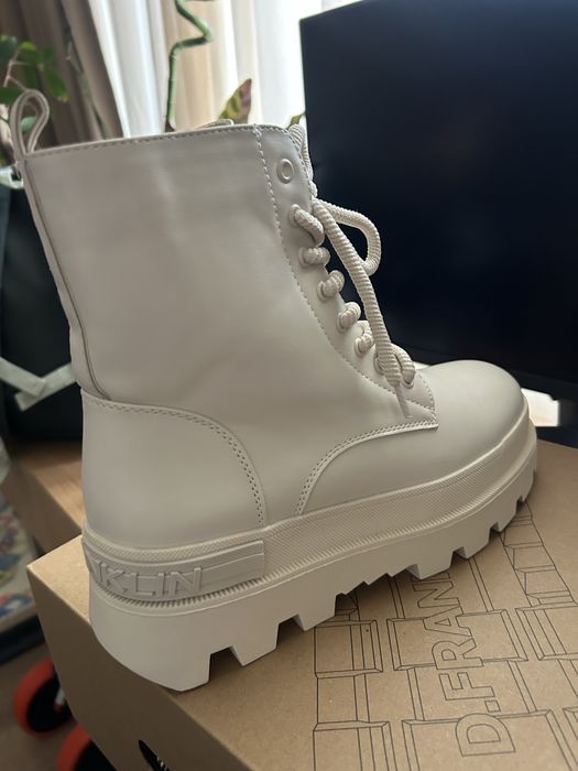 Бели боти от еко кожа D.Franklin