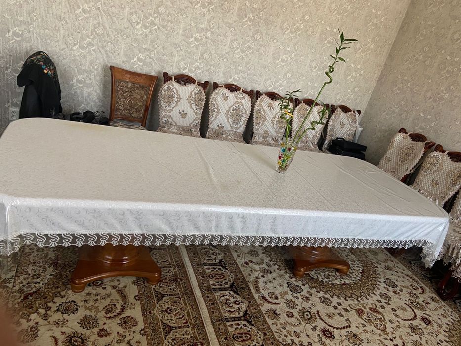 Стол для гостей