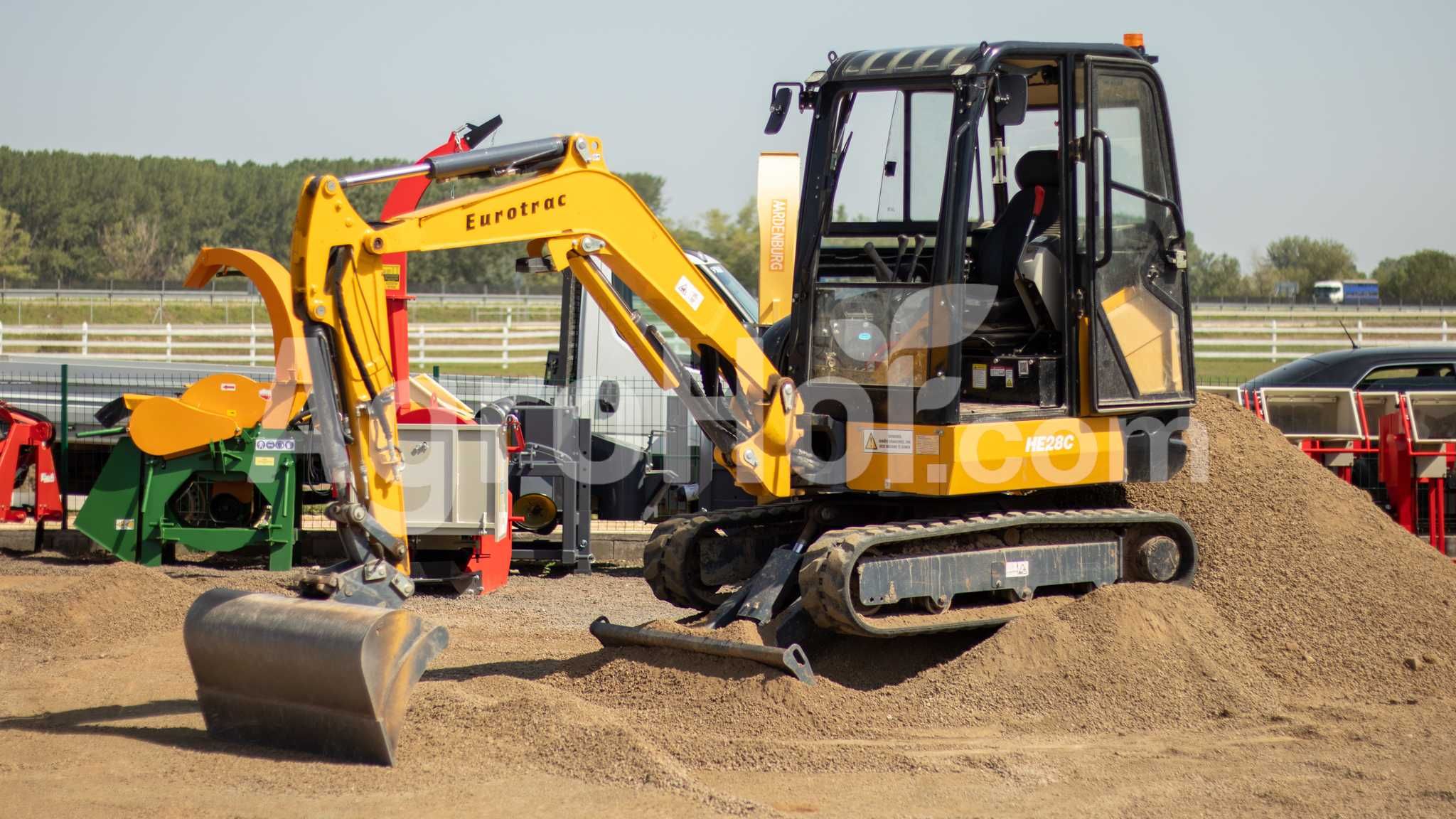 Excavator cu usa / Eurotrac HE18-C - HE28-C