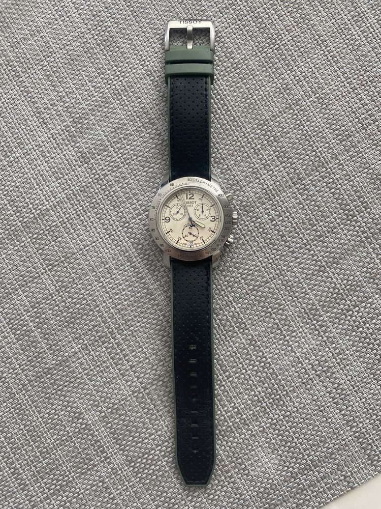 Часовник- Tissot V8 Chronograph
