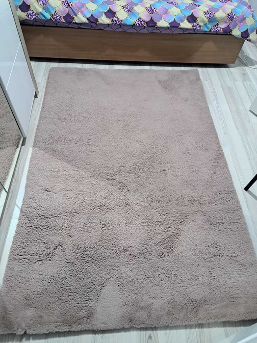 Covor pufos roz dimensiuni 120/180 Reșița