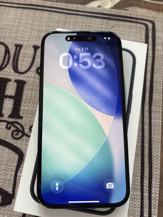 Iphone 15 128 GB със спукан дисплей