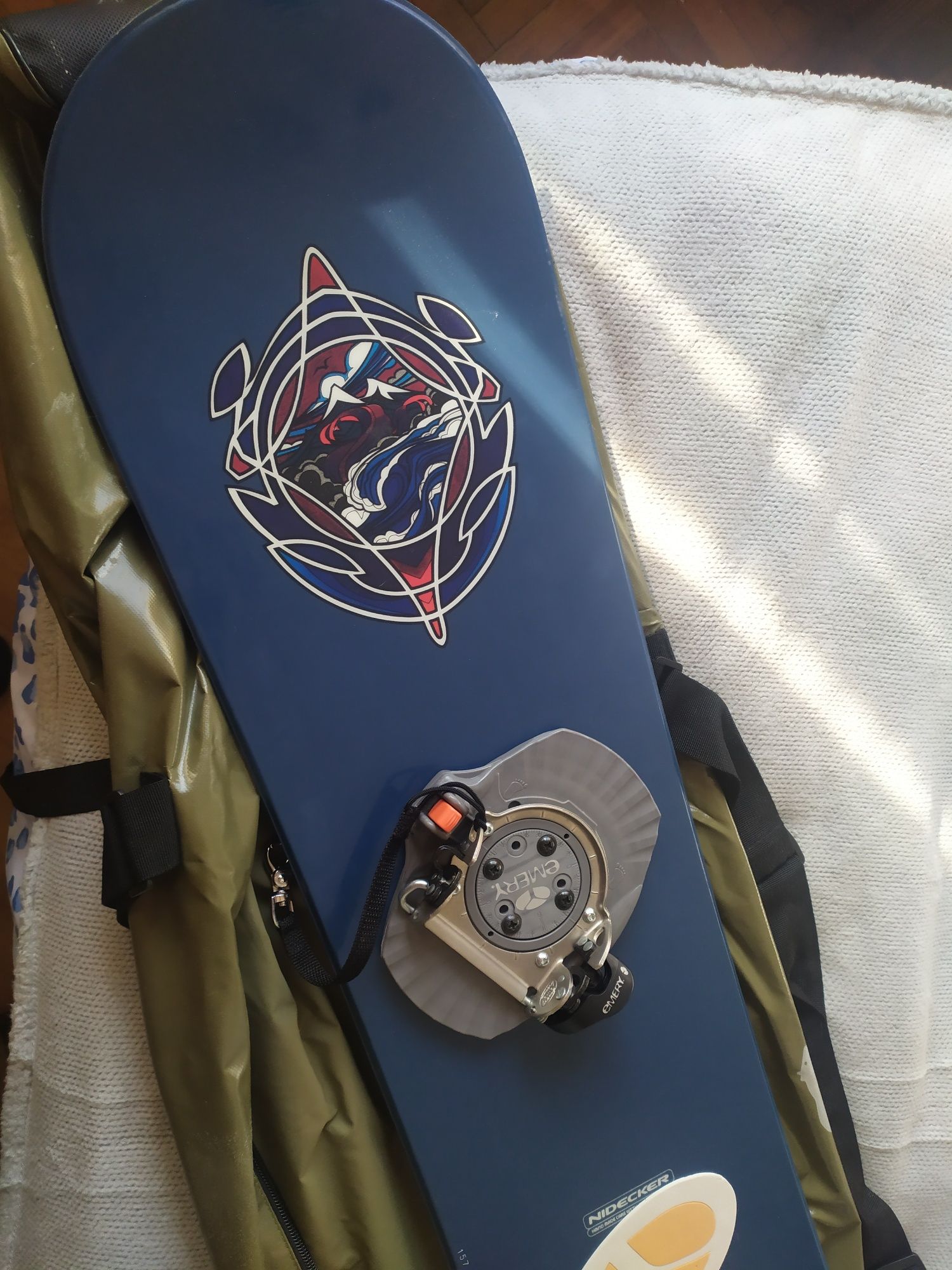 Placă snowboards CME Emery Nidecker de 157 și buti Nr 42. Nou in husă