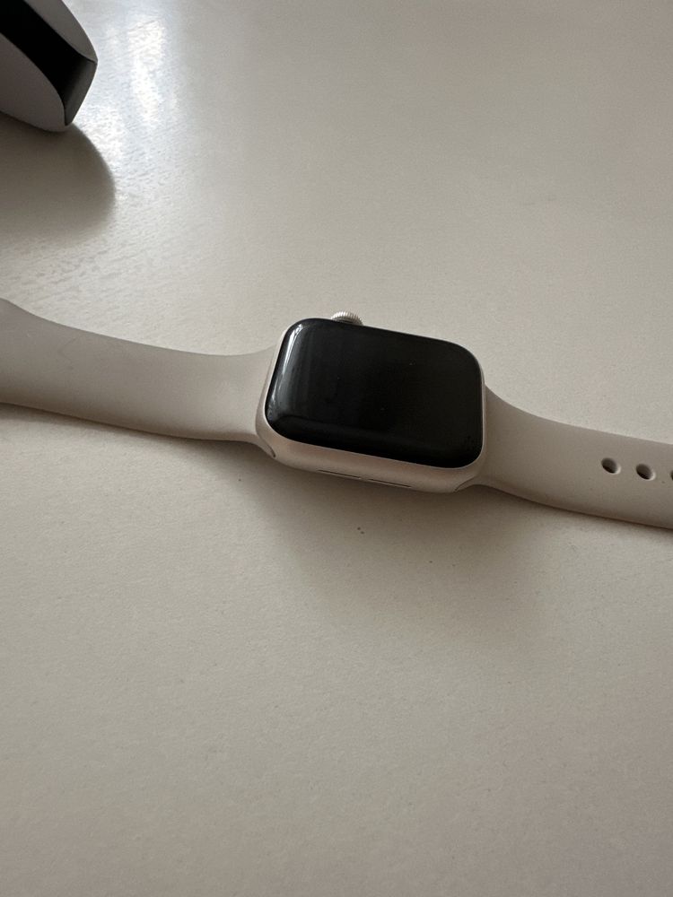 Продам Смарт-часы Apple Watch SE 2 Gen  40 мм