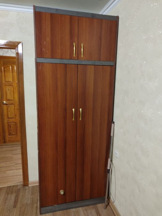 Продам Шкаф плательный 5000тысяч. Самовывоз.
