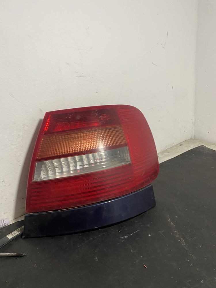 stop tripla dreapta spate audi A4 B5 1994-2001