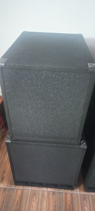 Vand/schimb doi basi impecabili din orce punct de vedere