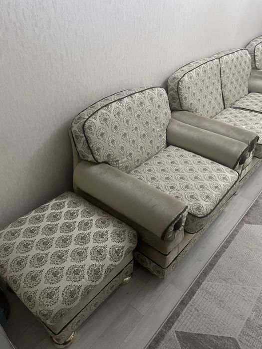 Продам мягкий набор диваны, кресло и пуфик