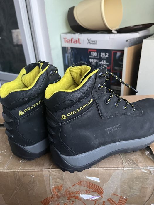 Продам рабочие ботинки и красовки новые