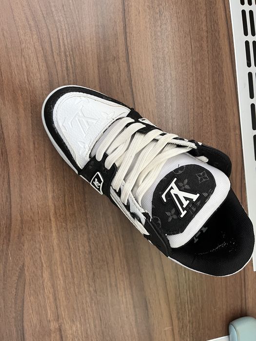 Louis Vuitton trainer 42