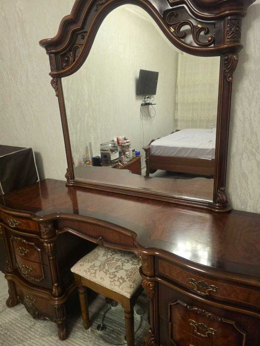 Продаю спальный гарнитур