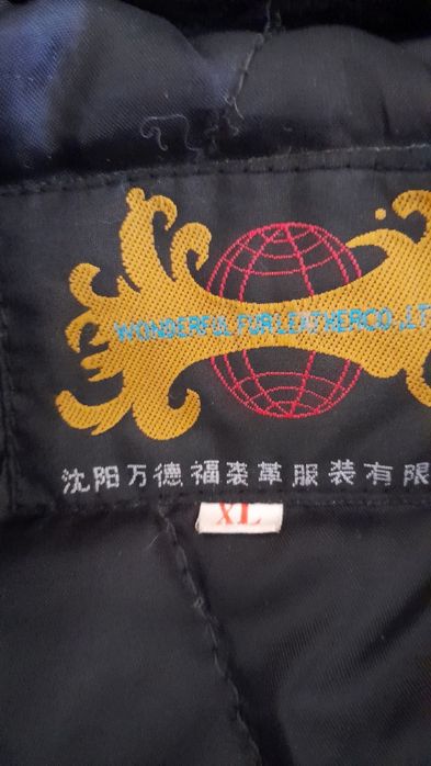 Haina de blana de culoare neagra