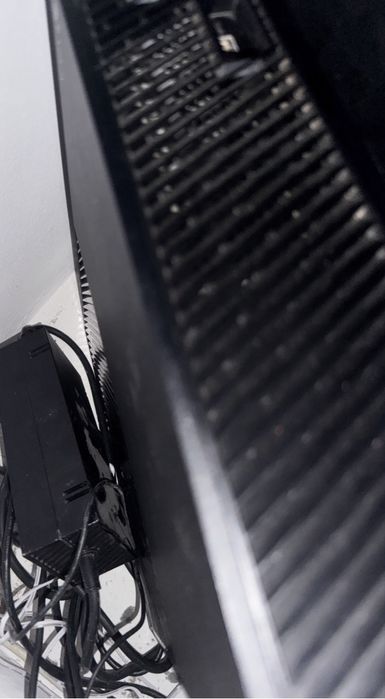 Vând xbox one.