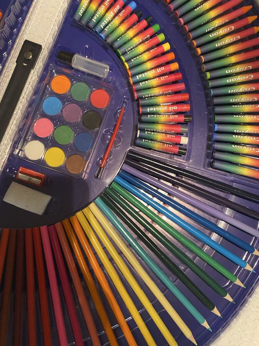 Set complet pt scoala : carioci , creioane …etc