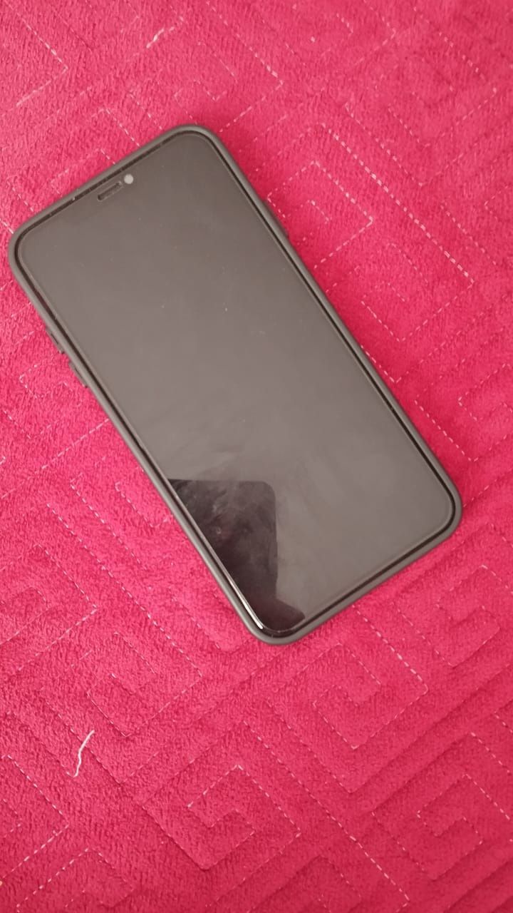 Iphone xs max 64 gb разбилась задняя крышка