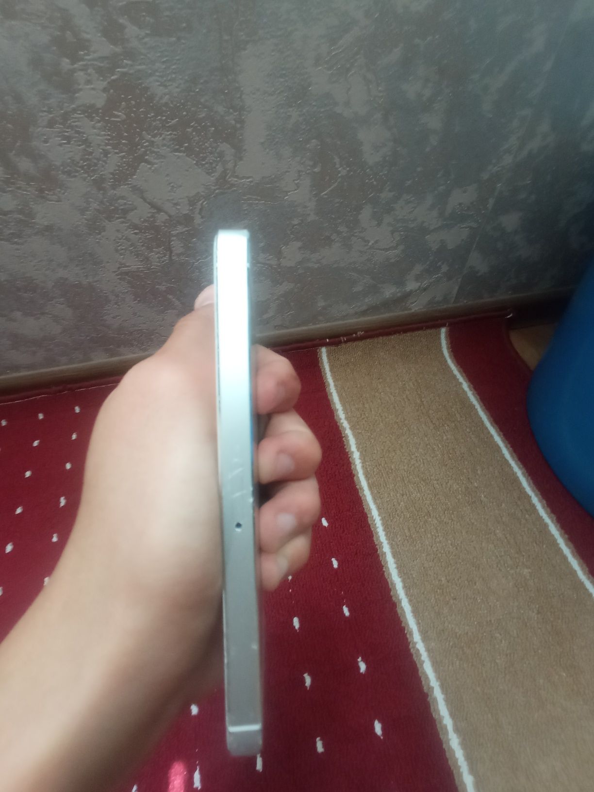 iPhone 5se sotiladi ekran yoʻq