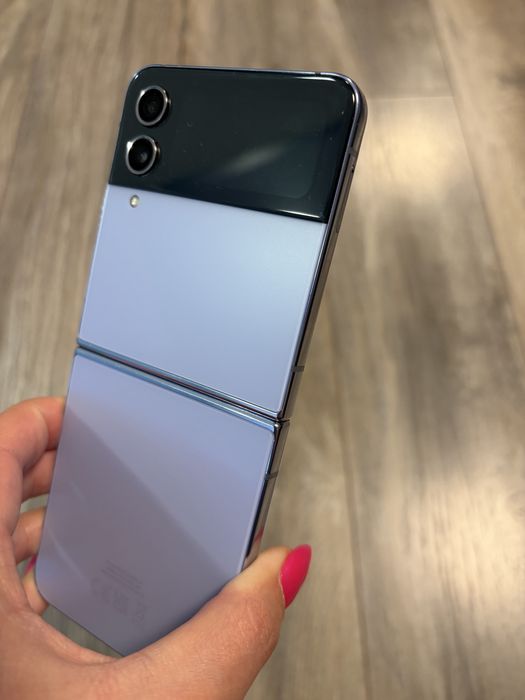 Смартфон Samsung galaxy z flip 4