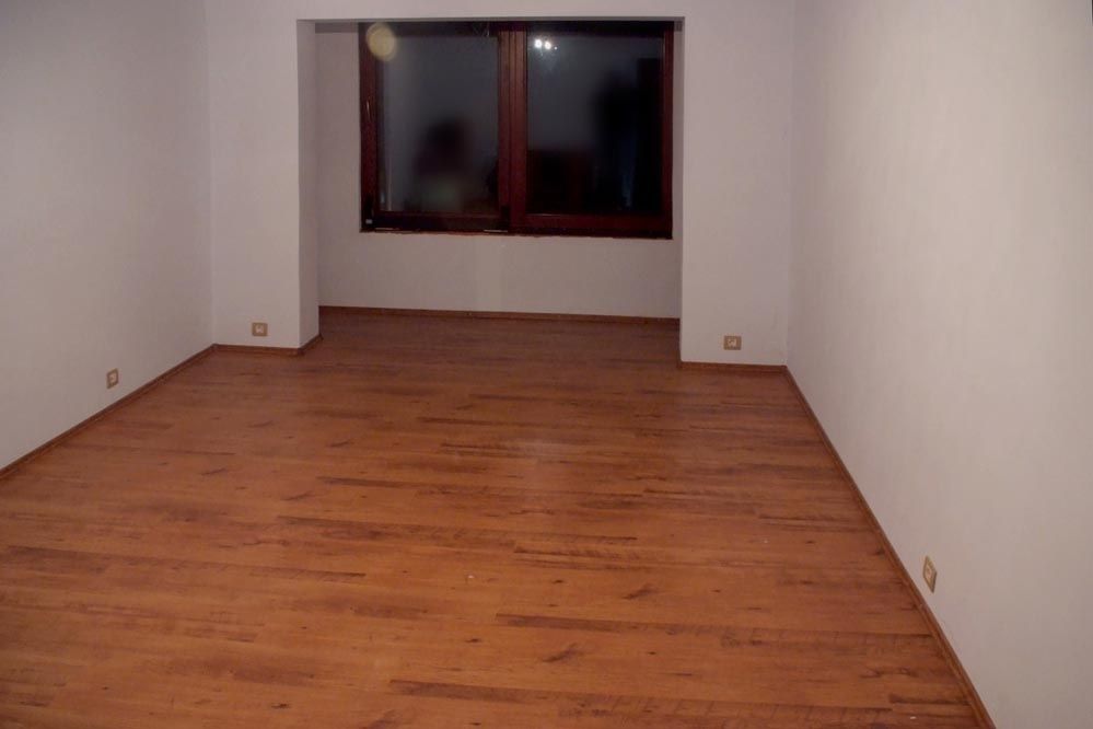 ONEȘTI - Închirieriez, doar pe termen lung, apartament nemobilat 3cam