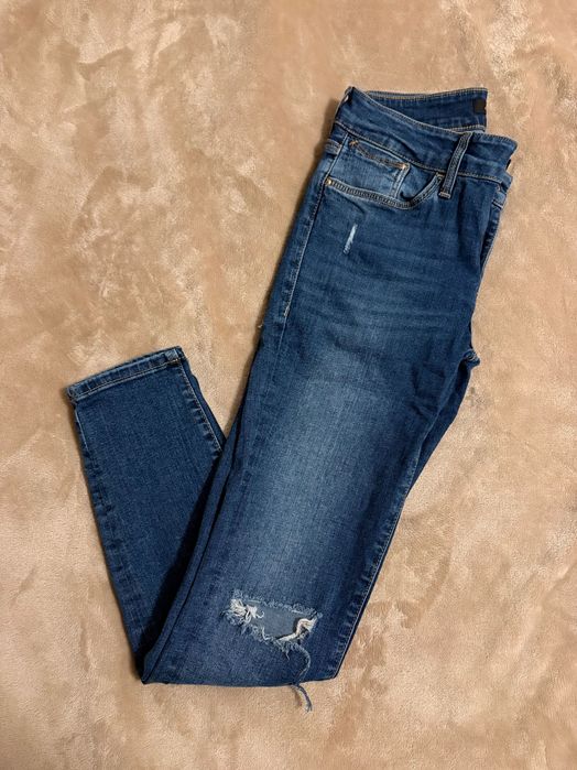 Дамски дънки със средновисока талия