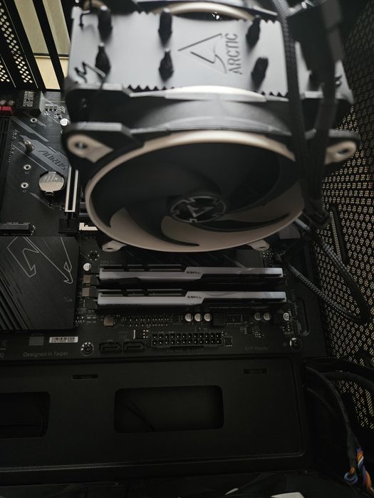 Gaming компютър Gigabyte B550 Aorus Elite (AM4) , 5700x, 16GB