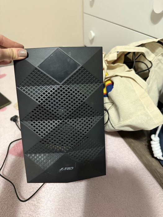 Компютър,екран,клавиатура и тонколони