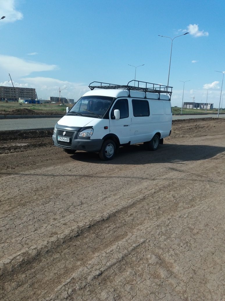 газель фургон цельнометаллический с багажником.