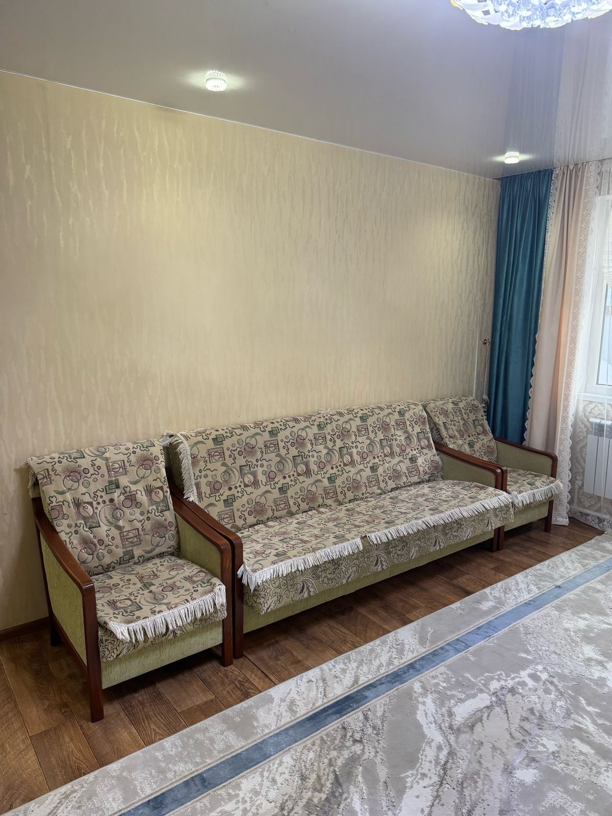 Продаю диван с креслом
