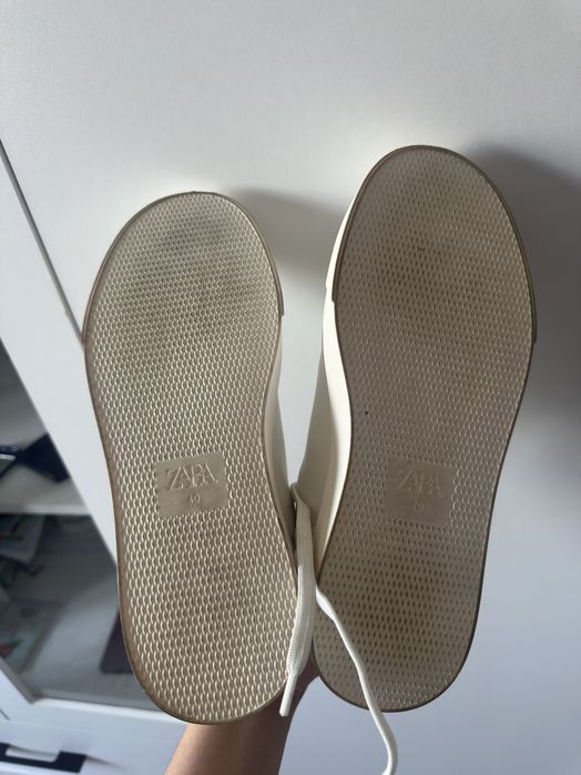 Белый мужской кроссовки