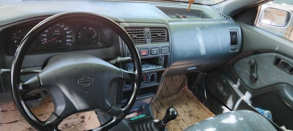 продавам части за Нисан Алмера