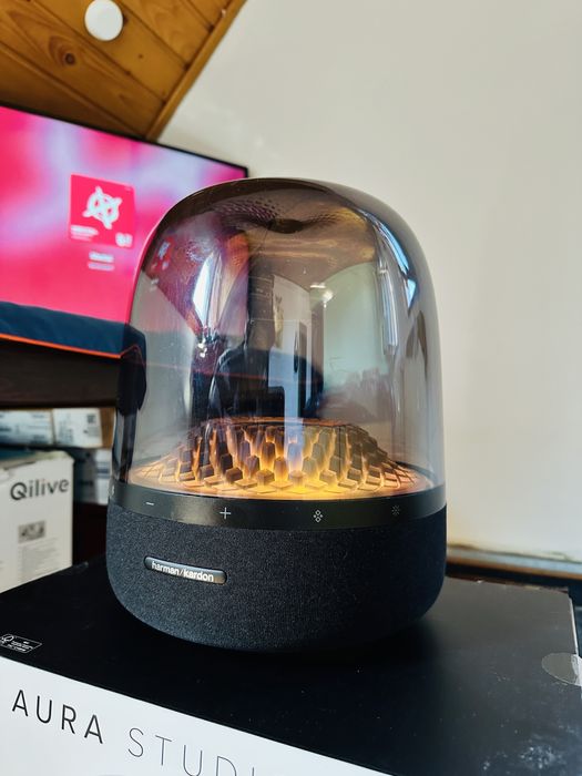 Harman Kardan Aura studio 4