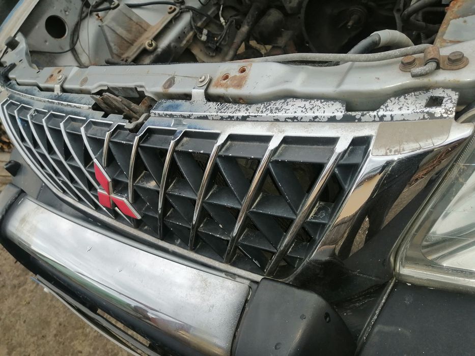 Grila centrala bara fata mitsubishi l200 2003