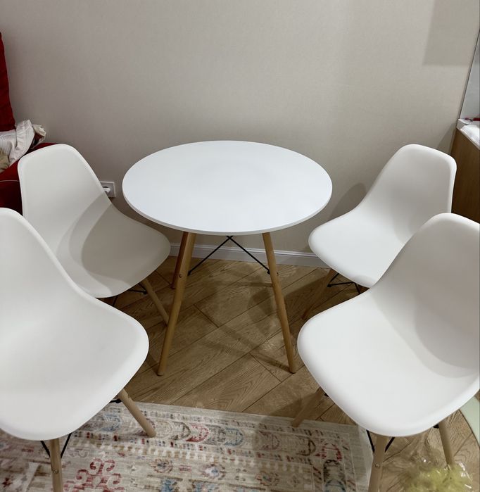 Продам комплект (стол со стульями 4шт.)