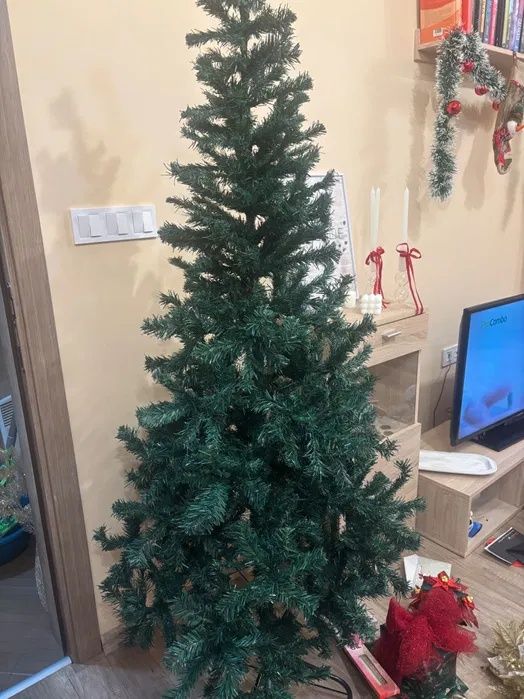Коледна елха, изкуствена