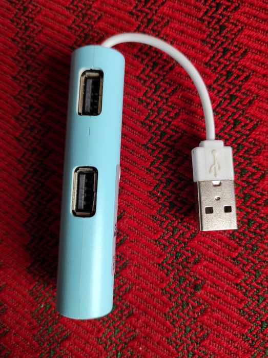 Adaptor cu 4 porturi de USB
