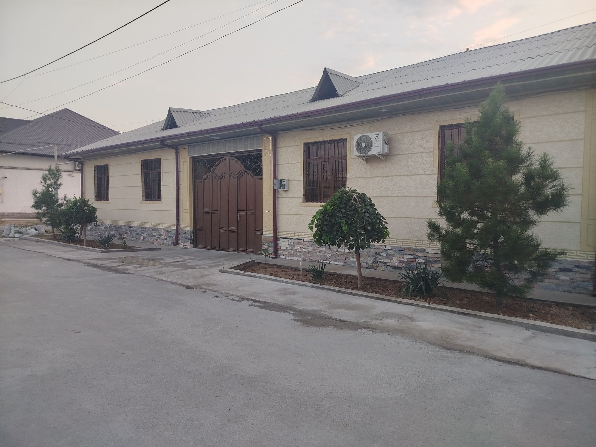 Assalom aleykum uchastka sotiladi yengi qurilgan