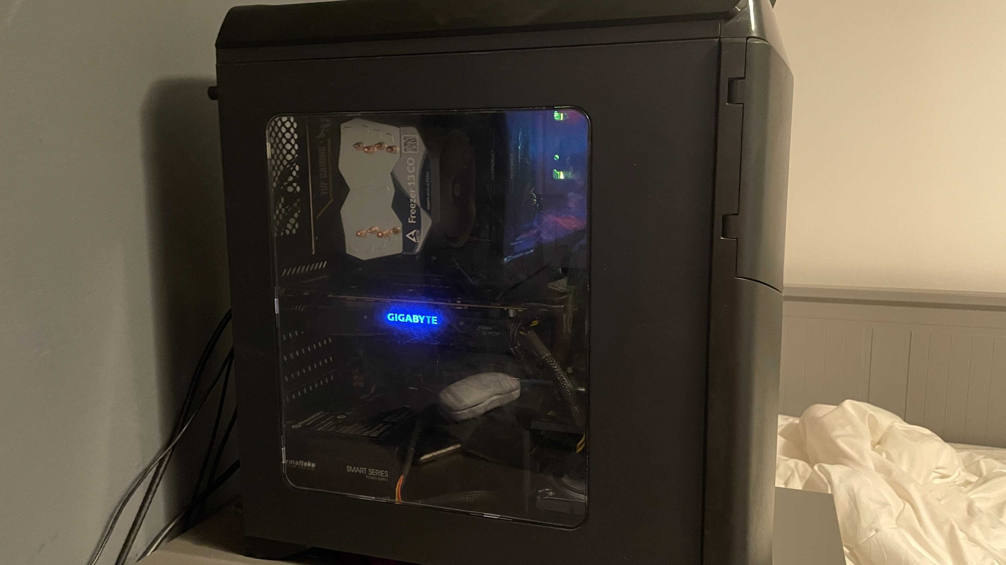 PC I5 9600K, GTX1070, 16GB ram, SSD 256GB, 1TB HDD, SURSA 700W