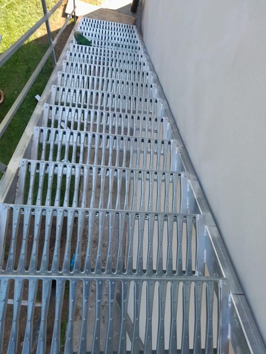 Scara metalica zincata  exterioara pentru ,case, beciuri și incendii