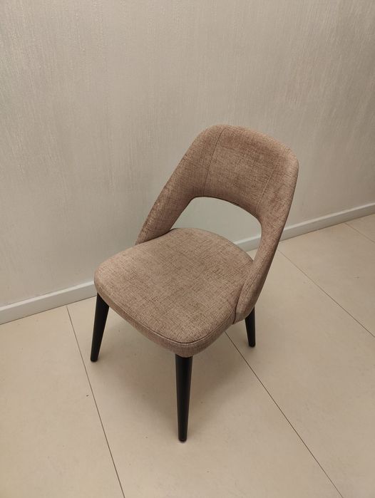 Vând 4 scaune tapițate