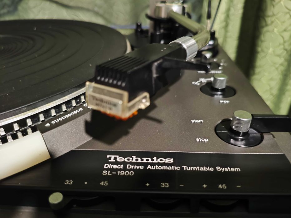 Проигрыватель виниловых дисков Technics SL-1900