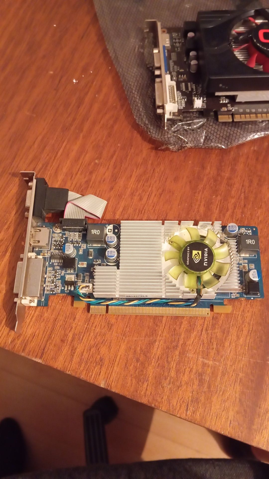 Продам Видеокарту Fujitsu PCI-E GeForce GT 220
