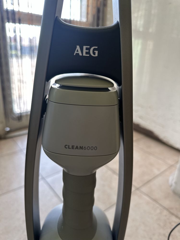 Вертикална праахосмукачка AEG в гаранция