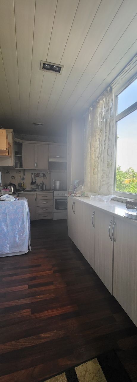 Казахстанское посольство  Лабзак ц13 2ком квартира. Кирпич 50м2
