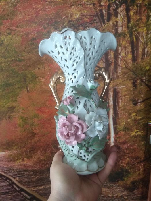 Вазочка, фарфоровая.