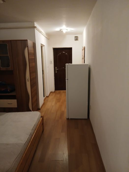 Inchiriez garsoniera