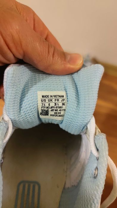 Маратонки Adidas номер 39.5