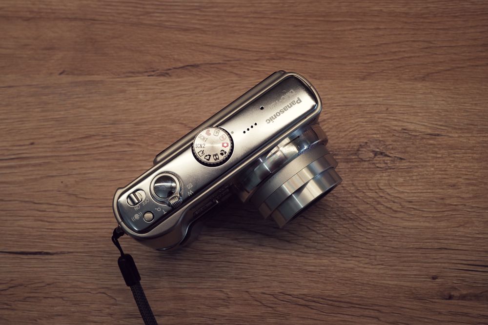 Aparat foto Panasonic Lumix TZ3 lentile Leica card incarcator