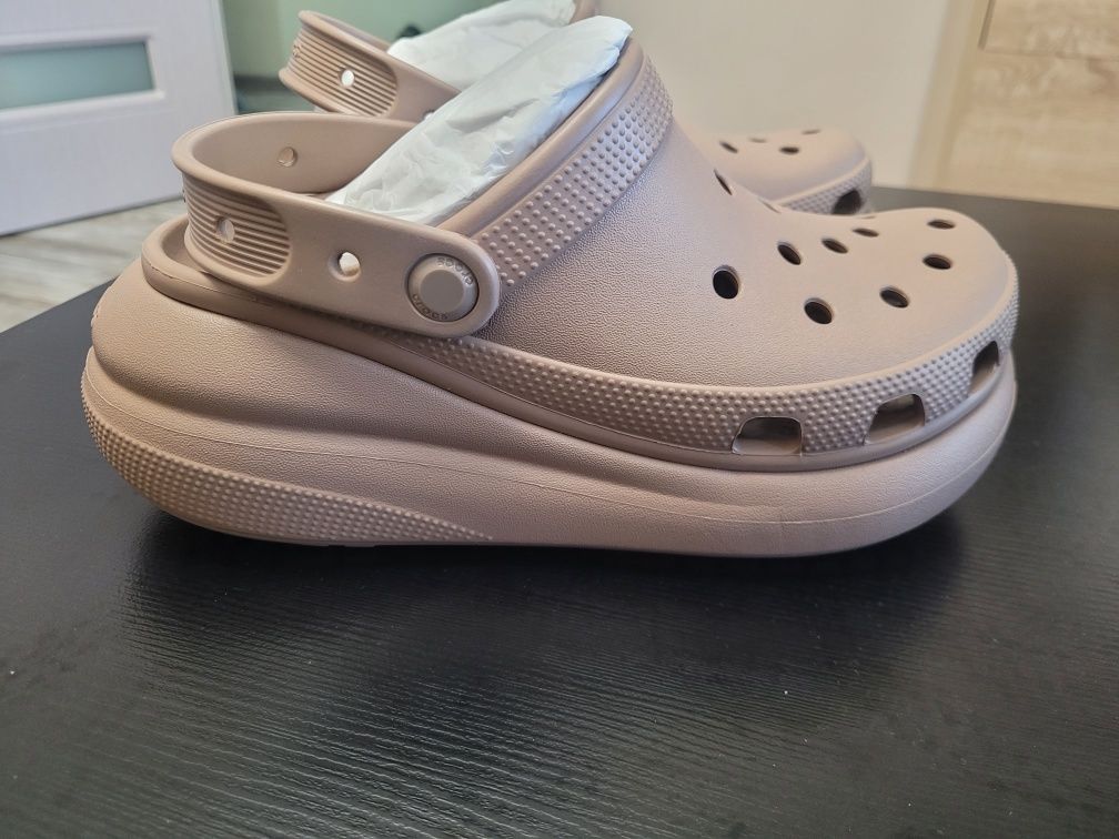 Продавам маркови обувки Crocs