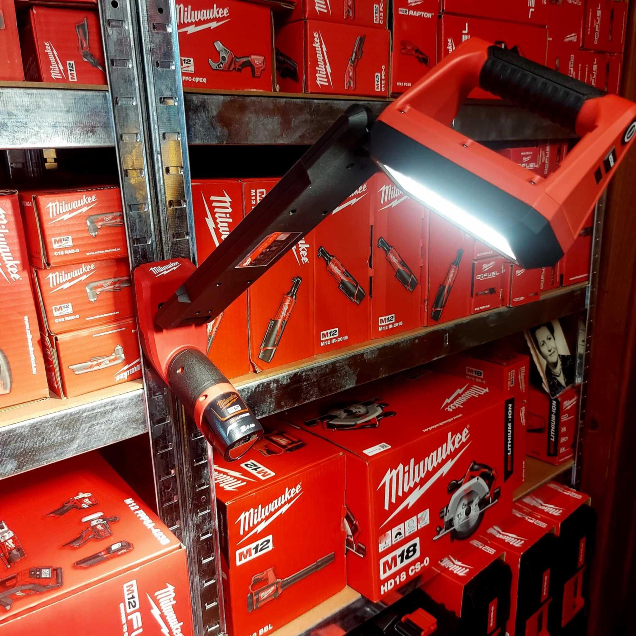 Акумулаторна работна лампа Milwaukee M12 UCL-0