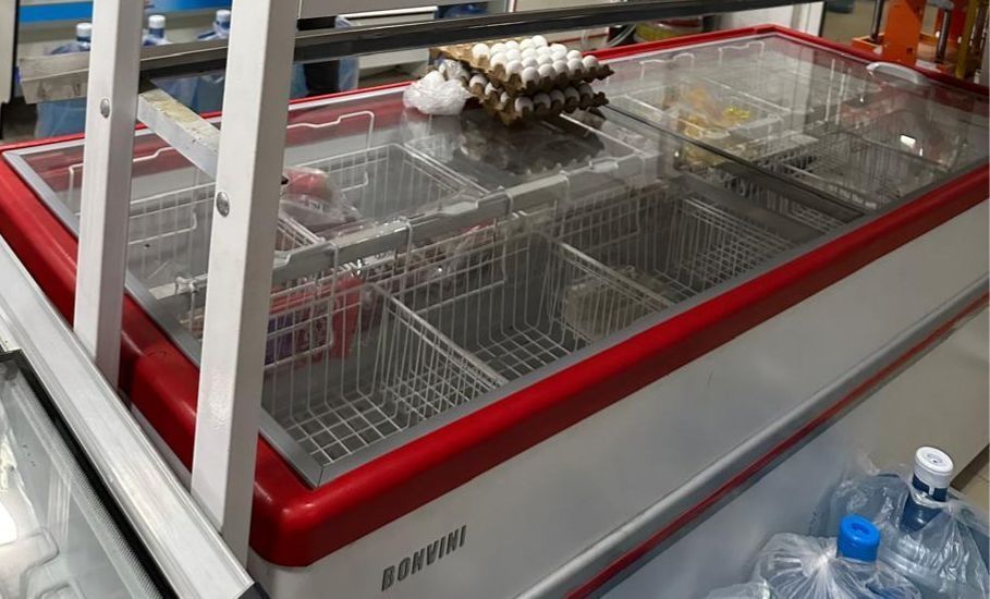 Большой морозильник