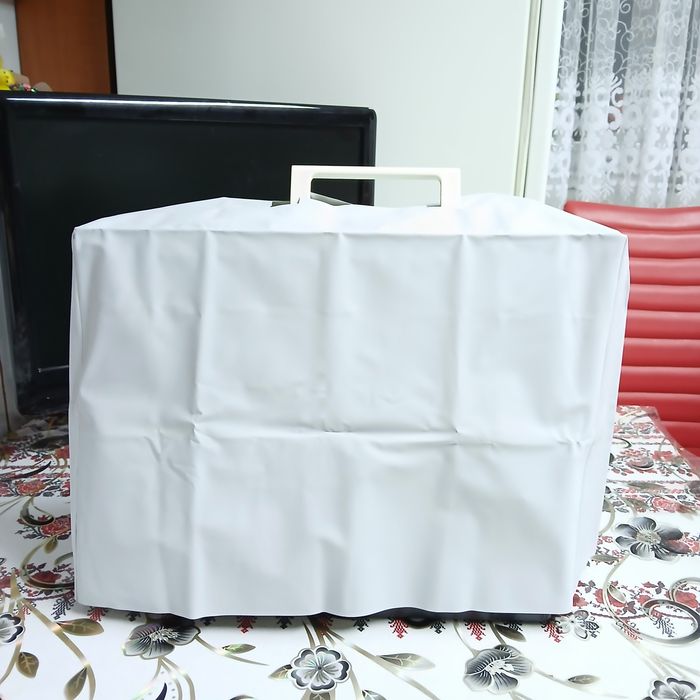 Masina de cusut PRIVILEG cu butoniera automata dintr-un singur pas